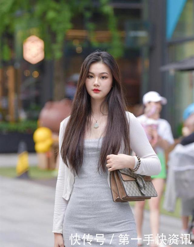 生来说|浅灰吊带紧身裙,配针织衫显瘦显高,纯净可爱,更显胖美