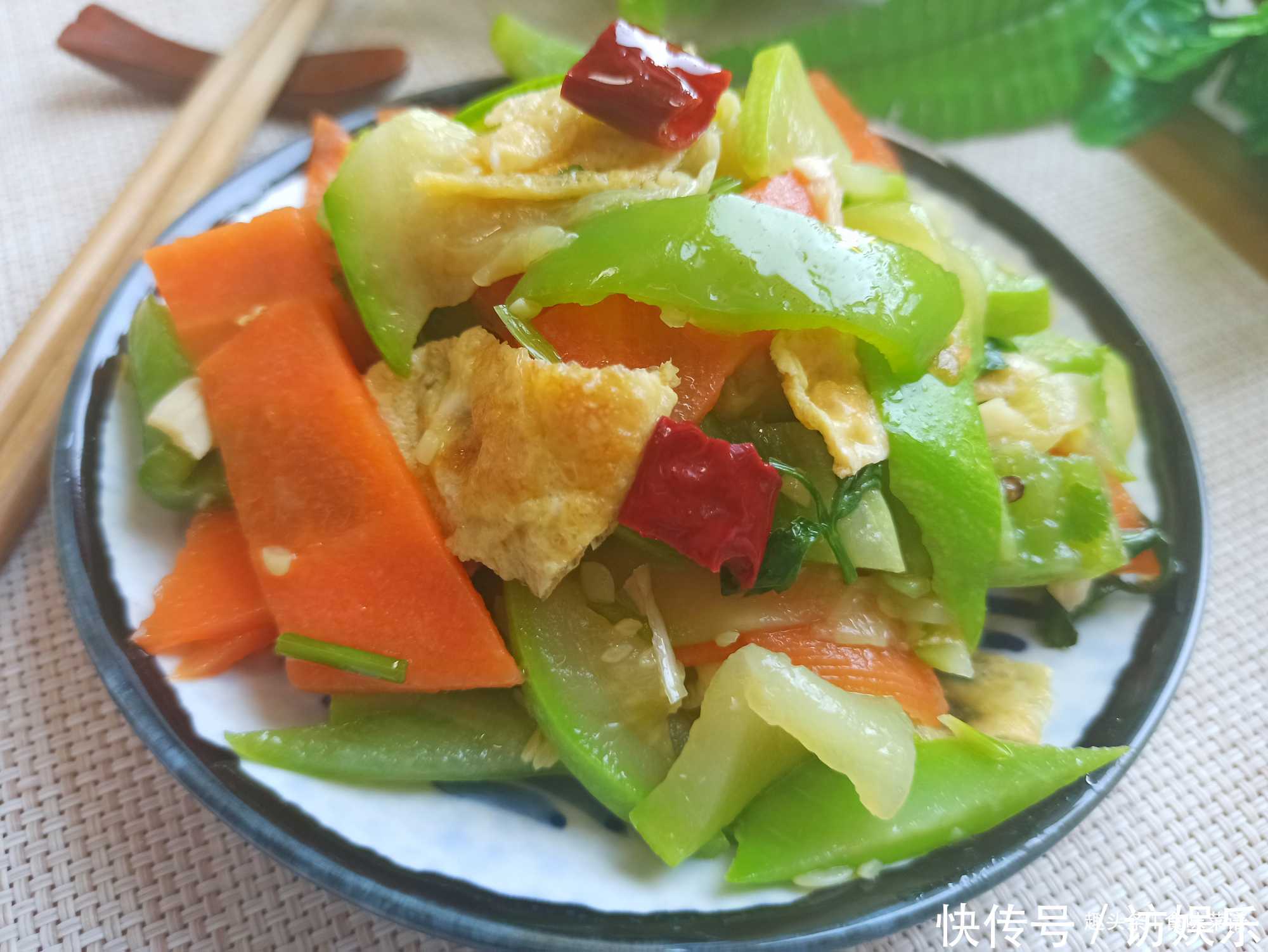 蔬菜中的钙片,用来凉拌最合适,我家一周吃5次,比吃肉都香