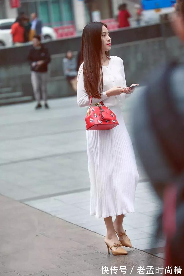 牛仔裤|高跟鞋搭配什么才好看?九分牛仔裤甜美长裙,尽显迷人优雅气质