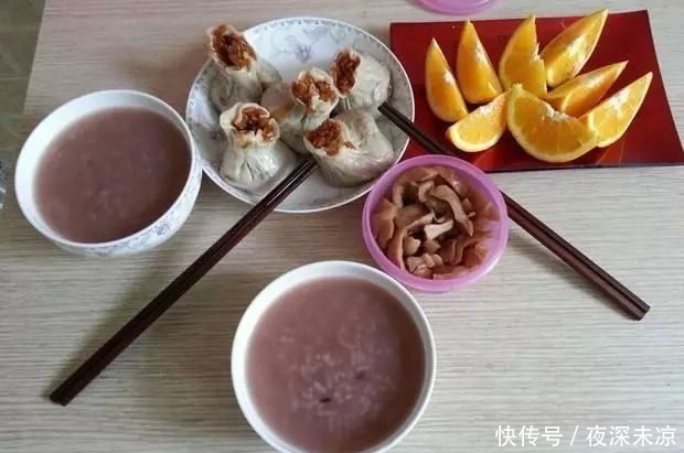 女儿放假非要住姥姥家,说姥姥做的饭菜好吃,发来照片一看,懵了