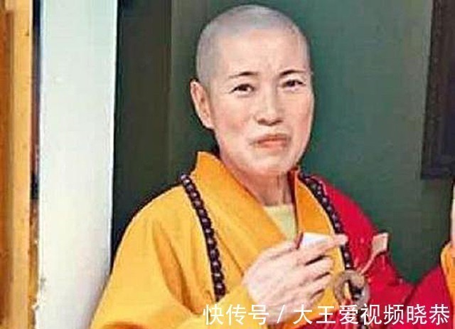 僧袍#这位女住持与两位和尚结婚,开豪车、住别墅,还在僧袍里穿黑丝