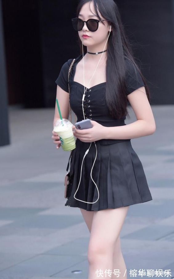 大方领 喜欢穿黑色系裙装的小美女们,再也不用担心闷热啦