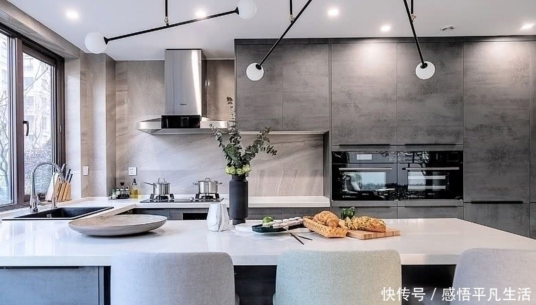 花园|她取消客厅三件套老气摆放,室内通透大气,美而不艳,传遍整小区