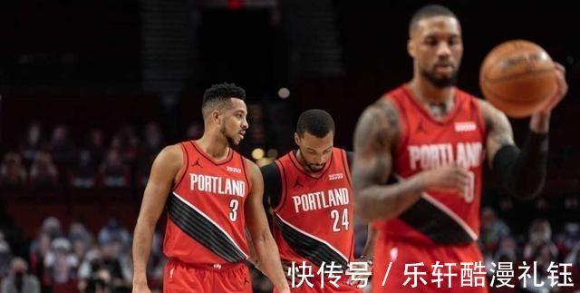 鲍威尔|一年一亿，没空间啊！顶不住了，休赛期三人必走一个啊！