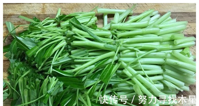 夏天|夏天要多吃这碱性蔬菜，钙是西红柿的12倍，5块钱1把，清脆又！