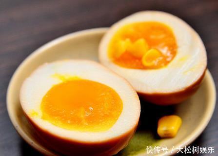 做法|煮鸡蛋,直接下锅煮是大错!学会正确做法,鸡蛋鲜香细嫩好剥壳