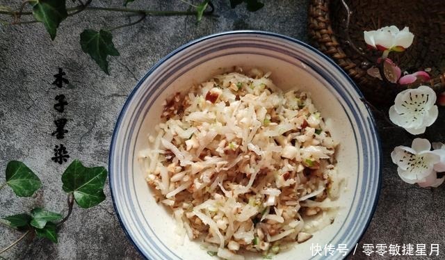 1根萝卜5朵香菇1把它,调馅包饺子,无肉无蛋也鲜美,太好吃