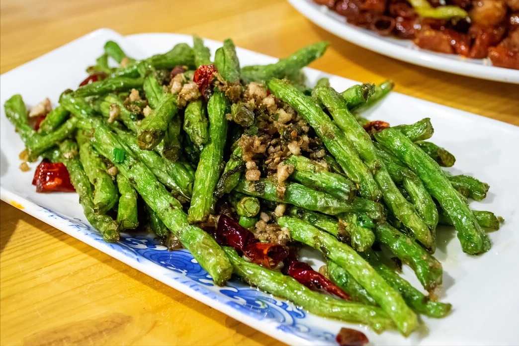 炒豆角，焯水还是过油都错了，下锅前多做1步，豆角翠绿又爽口