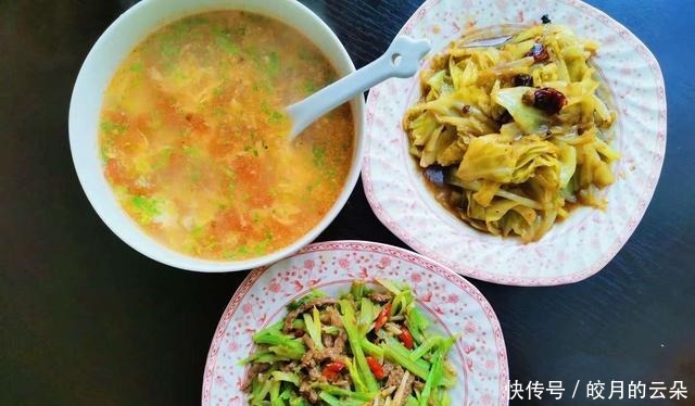 一家三口的快手午餐,不到二十块钱,一荤一素还有汤,实惠又美味