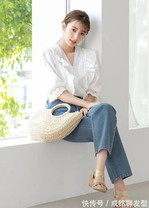 白色t恤|被这位日本小姐姐的穿搭美到,简约又时尚,跟着搭配你也美哒哒