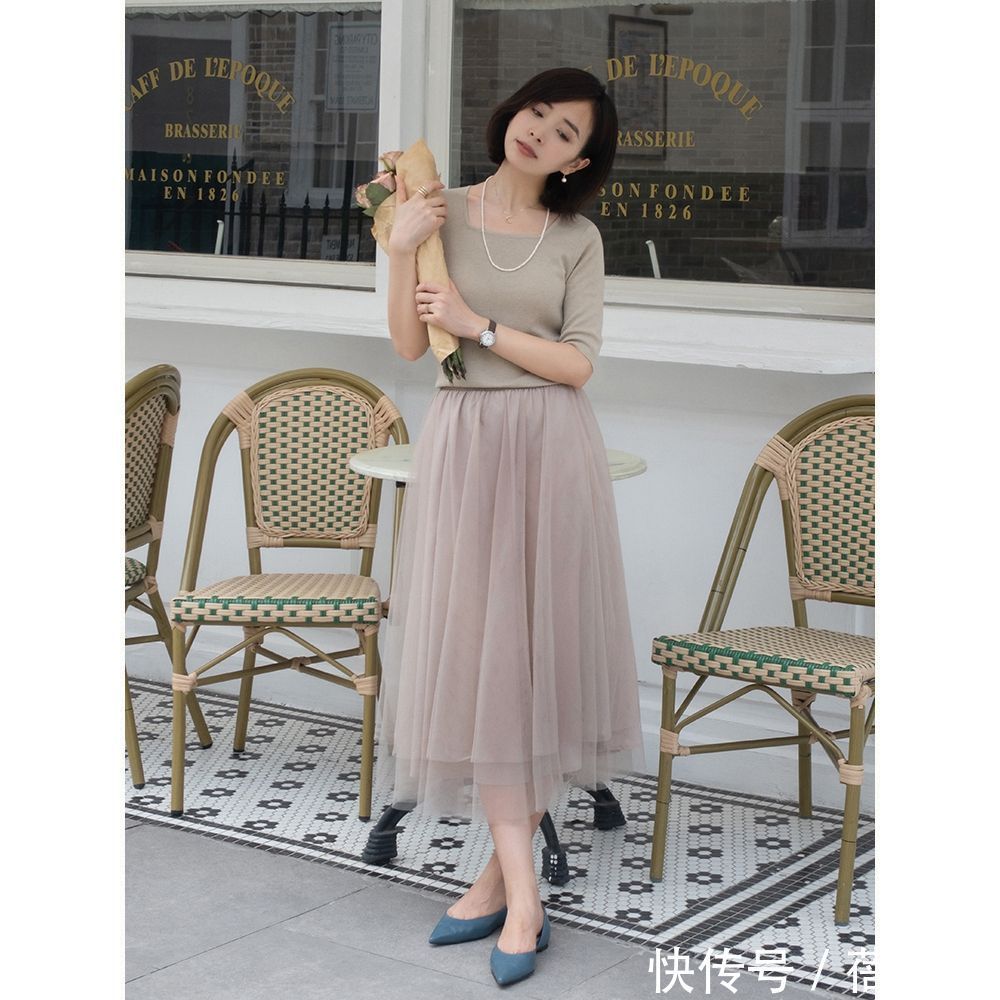 世面|见过世面的女人,入秋第1套穿搭首选“高跟鞋+半身裙”,高级优雅