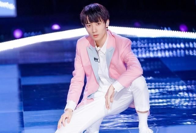 天空之城|曾是中国好声音冠军，如今参加《创造营》，却默默无闻、毫不出众