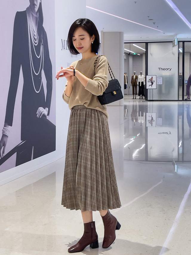 半裙|针织衫怎么穿才好看?试试这4种搭配方式,让你美到骨子里