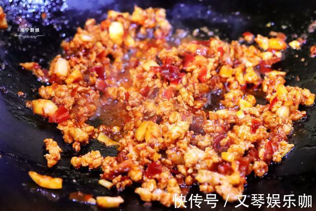 豆瓣酱|豆腐最馋人的做法,我家一周要吃5次才过瘾,每次做一锅饭不够吃