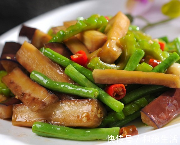 色斑|茄子和此物一起炒，每天几口，疏通血管，淡化色斑，皮肤细腻光滑