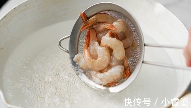鲜虾|剩米饭别浪费，加些料烤一烤，色彩缤纷，奶香浓郁，孩子们抢着吃