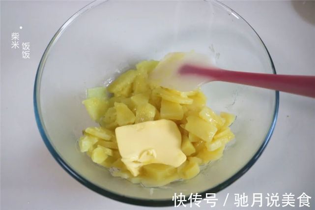 土豆别总炒着吃了,试试这个做法,孩子一口一个,直夸好吃