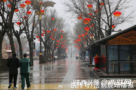 芙蓉园|西安大雁塔景区挂满红灯笼浓浓年味，芙蓉园巨型老虎彩灯快做好了