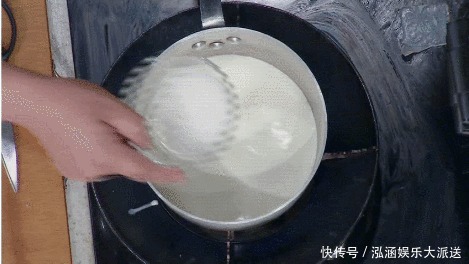 4款夏日清凉小甜品,有牛奶能做!顺滑爽口、好吃得停不下来~