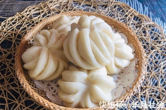 花卷这样做一点不费事,只需一根筷子轻松搞定好看形状,松软好吃