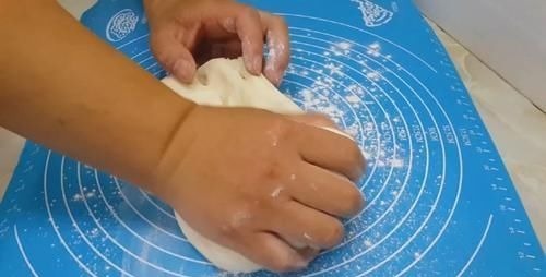 面粉又出神奇做法，不发面不烫面，外焦里软又空心，吃过念念不忘