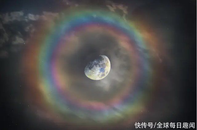 美丽的月晕带来新一年吉祥祝福,千张照片合成不一样的月球