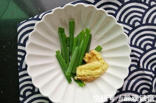 调肉馅时,放料酒是大忌。正确方法告诉你,肉馅鲜嫩多汁无腥味