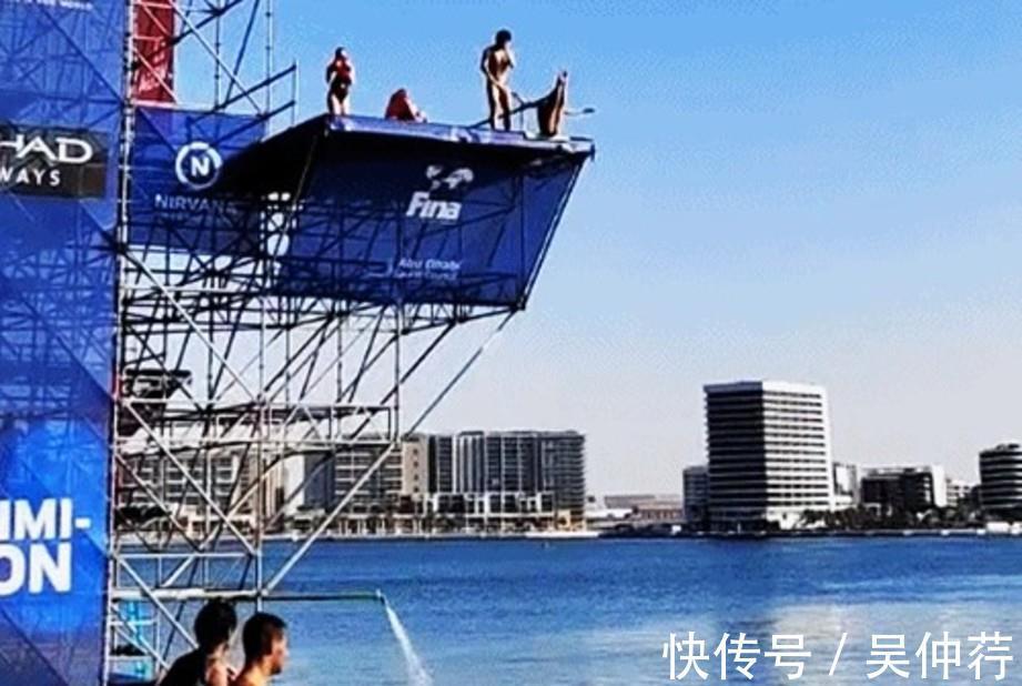 红婵|全红婵阿布扎比千里传喜,20米腾空入海水花消失,感谢周继红