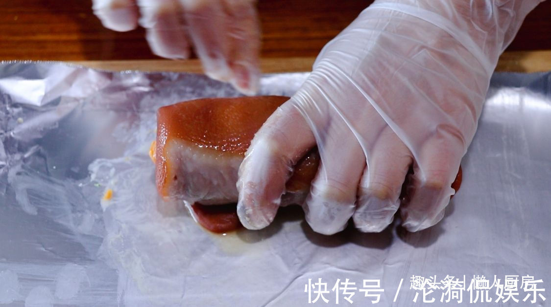 年夜饭的压轴菜，脆耳黄金卷，好吃又好看，寓意心花怒放