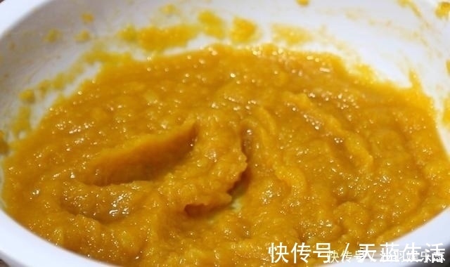 香甜|南瓜饼最简单的做法，不用一滴水一滴油，软糯香甜，易消化好吸收