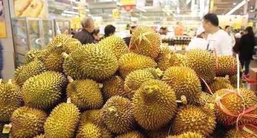 消费观|“妈妈我想吃榴莲”，两位民工妈妈的不同回答，已经影响孩子人生