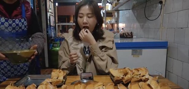 大胃王|密子君吃80个“巨型”煎饺,掰开一看却穿帮,直接掉粉70万