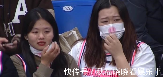广厦队|广东队女球迷哭了!孙铭徽首节被驱逐,易建联2分,杜锋不高兴了