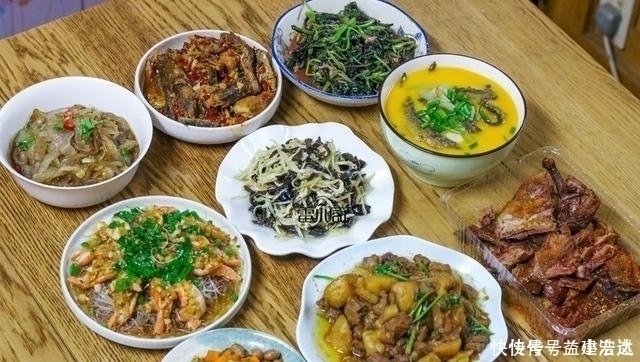 家人|周末家人聚餐，我弄了9个菜，6荤3素，一锅米饭吃得一粒不剩