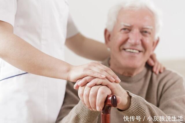 表现|五十岁后,拥有长寿体质的人,往往有这3个表现,占一个也很不错