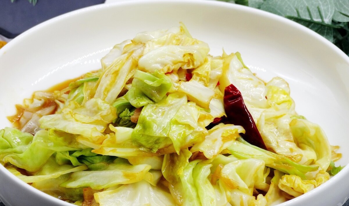 炒包菜，别再直接下锅了，牢记这1步，包菜更爽脆，颜色更翠绿