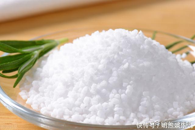 这样的“假食盐”还有人在买,牢记买盐5招,用一个土豆就能识别