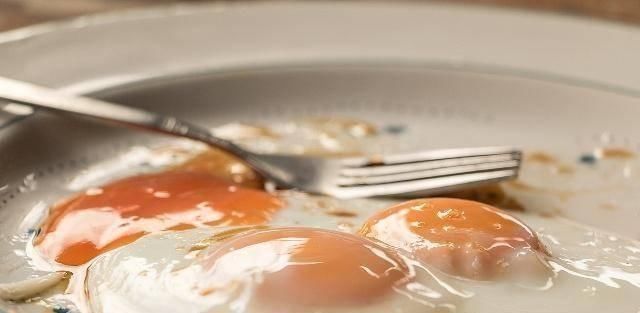 胎儿|怀孕到了几个月吃鹅蛋好?孕妈吃鹅蛋对自己和胎儿的好处,别忽视