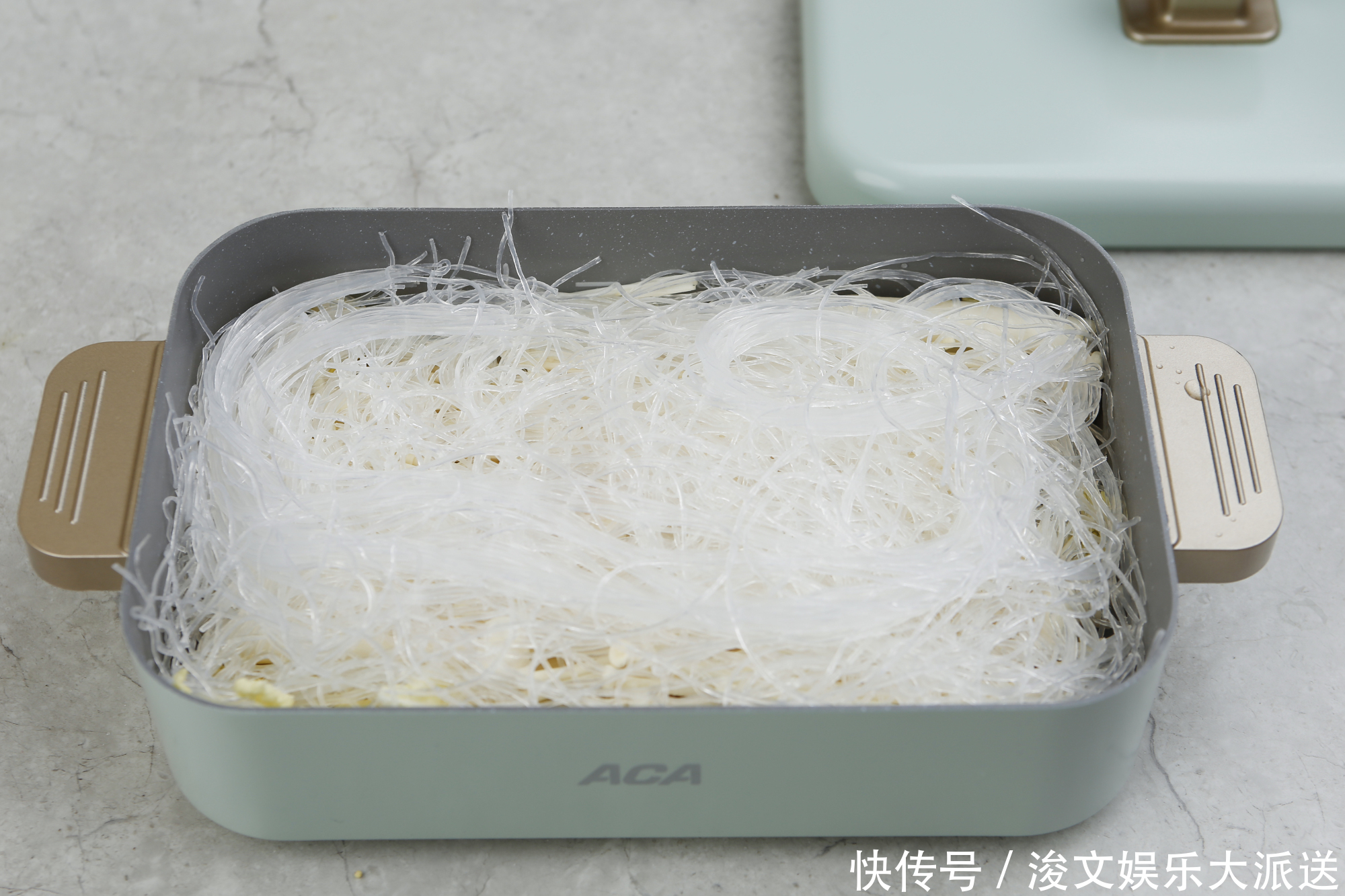 海鲜|超火爆的海鲜粉丝煲,想吃就在家做,每一根粉丝都不想错过