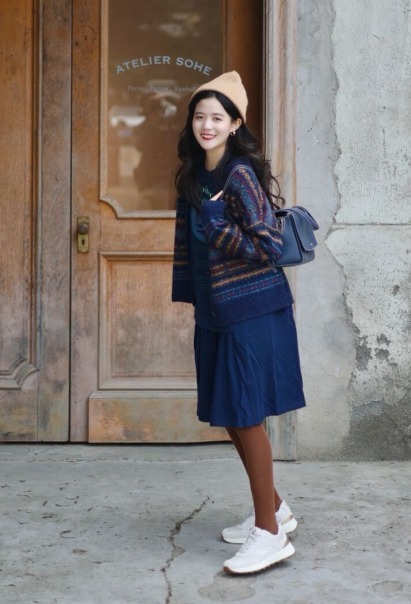 时髦|冬天的“毛衣”该怎么穿?建议搭配半身裙,让你温柔时髦有女人味