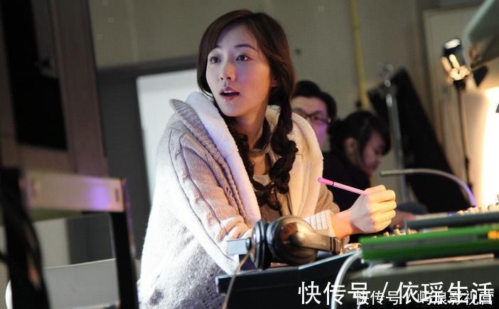 韩雪第一次见到农村茅厕,下意识说6字被怒赞!诠释了“教养”