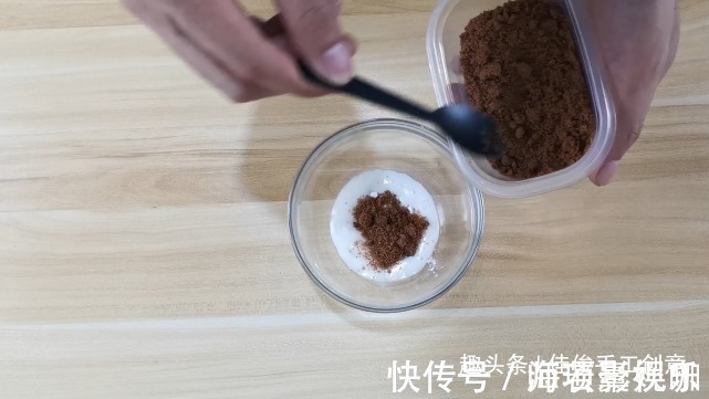 小苏打 蜂蜜加上小苏打混合一起用,聪明的女士都喜欢,解决很大的难题!