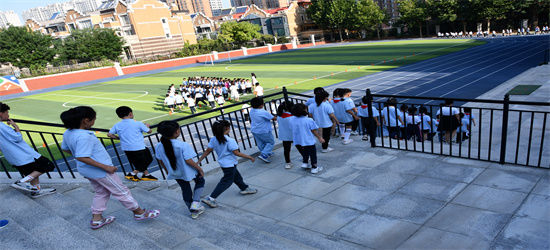 奥龙小学|济南高新区奥龙小学举行“防踩踏”安全演练活动