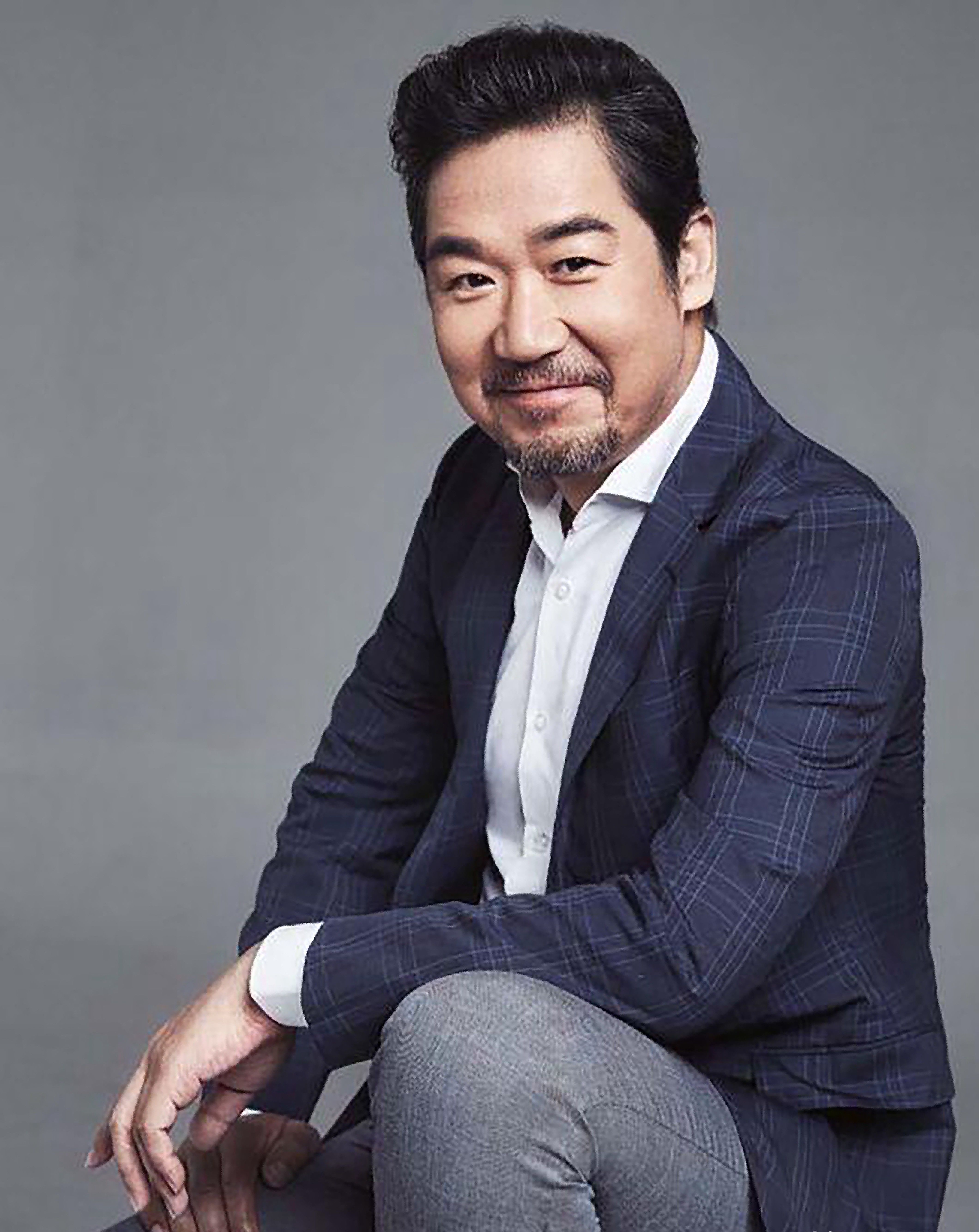 男演员!著名影视演员张国立,10幅杰出毛笔书法展,专家:他在浪费纸墨