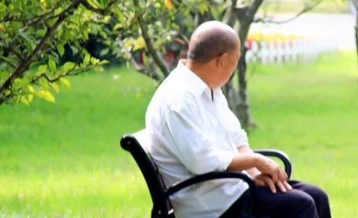 为何得脑梗的人越来越多?不是抽烟喝酒,常吃4物脑梗加重!