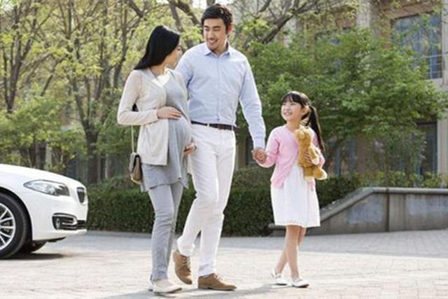 睫毛精|“最美新生儿”火了,颜值引众多人羡慕,网友:我愿意等她长大