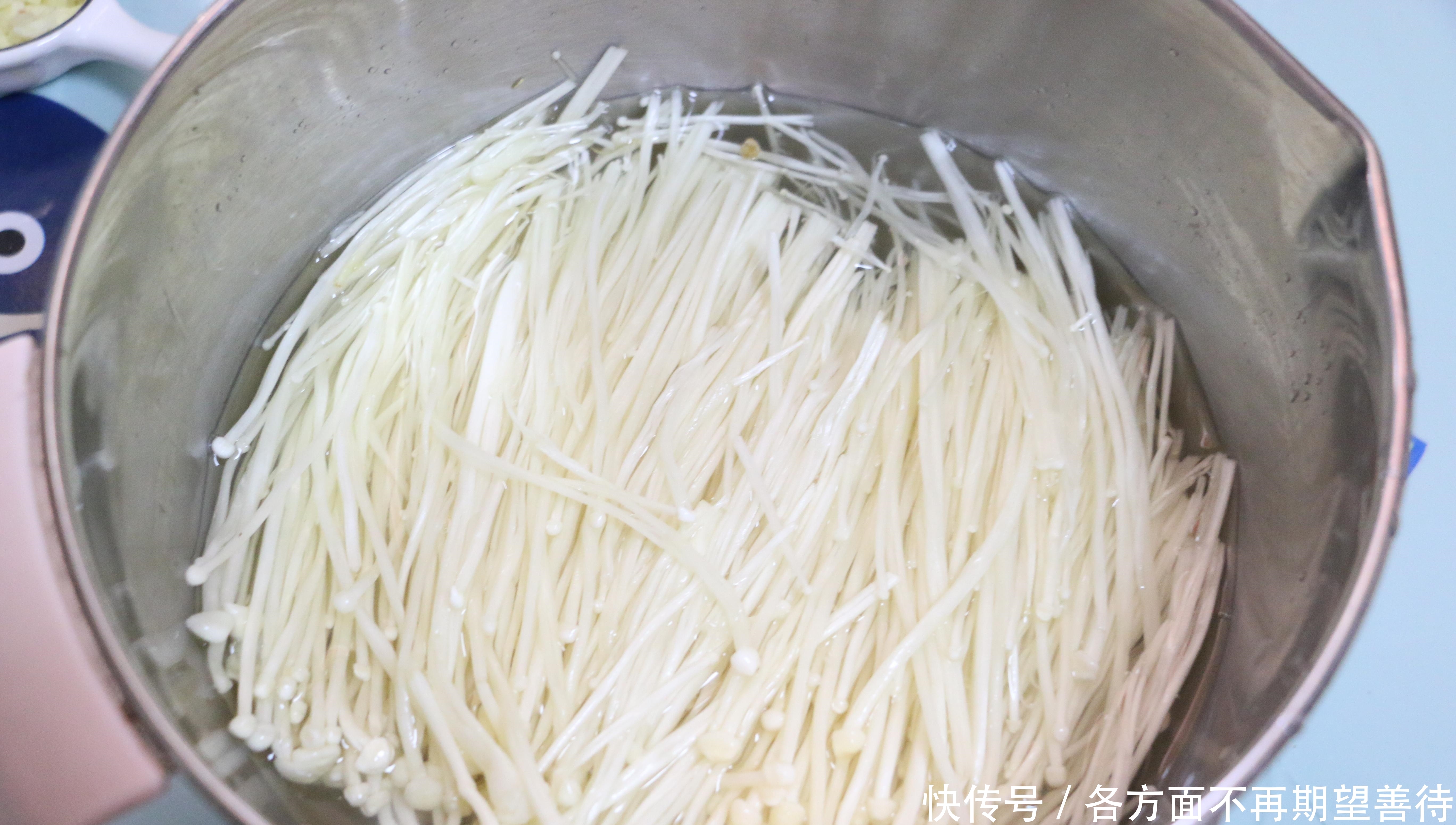 金针菇别只会涮火锅和炒了,不煮不炸,做一道香味浓郁,下饭菜