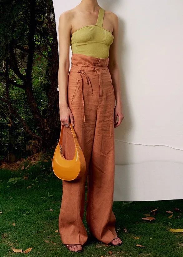 樱花粉|别再背黑白色的包包了！今夏流行彩色款式，时髦又好看