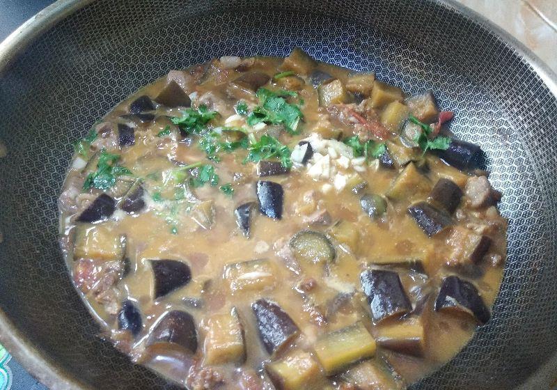 面条|明日中伏要吃面，茄子卤面做得好，咸香有味，全是小时候的味道