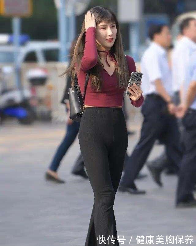小蛮腰 黑色打底裤搭配时尚红色上衣,穿出满满的少女气息,打造穿搭!